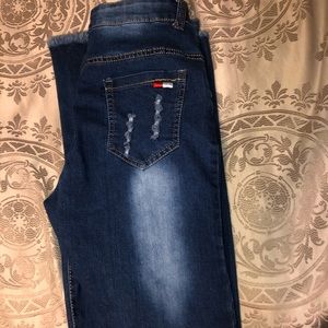 Denim distressed jeans